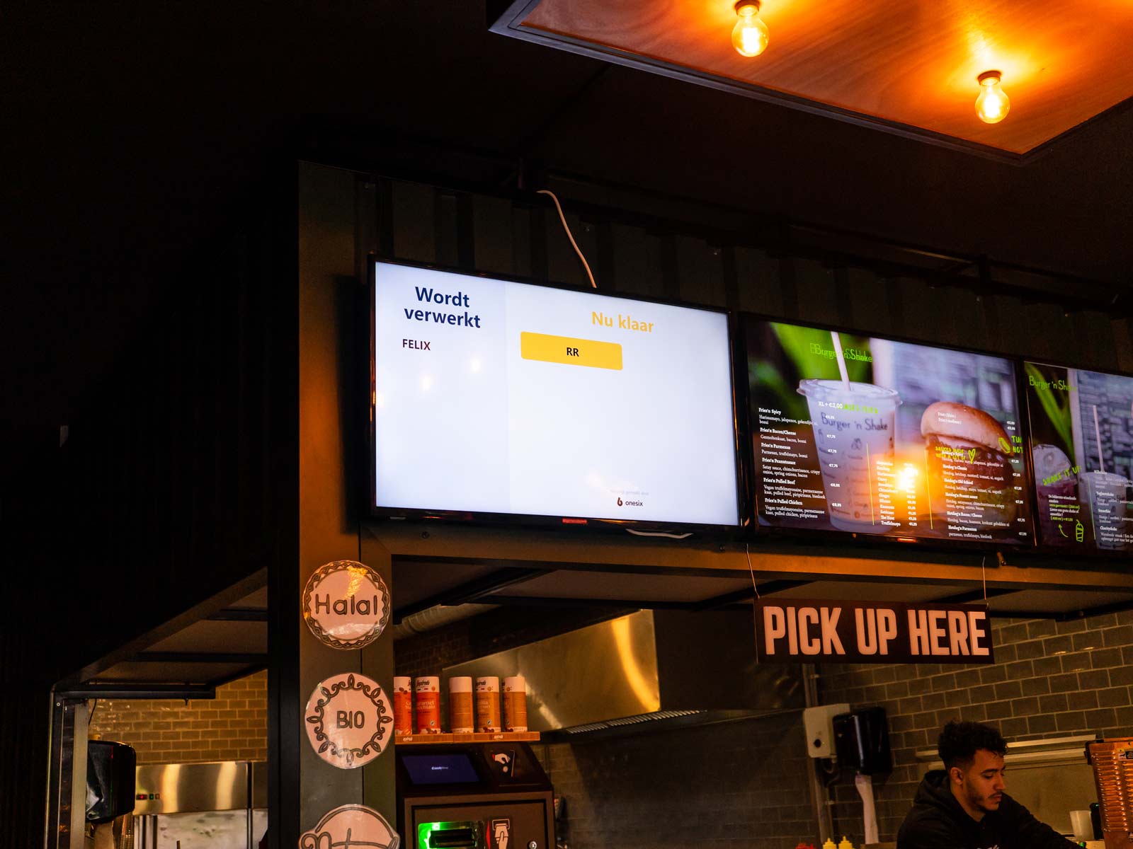 Onesix Affichage Statut avec les notifications de retrait dans un restaurant