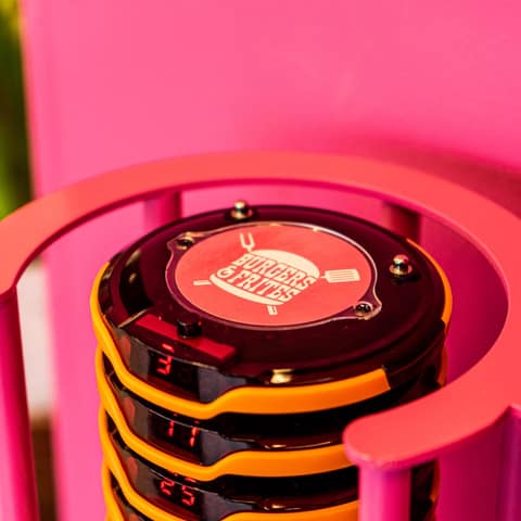 Onesix Kiosk avec bippeurs comme système d'appel